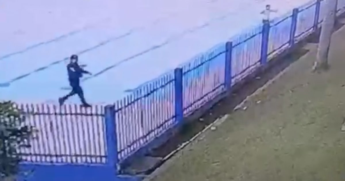 Vídeo mostra momento que DJ foge da PM, atropela homem e pula na piscina para evitar prisão
