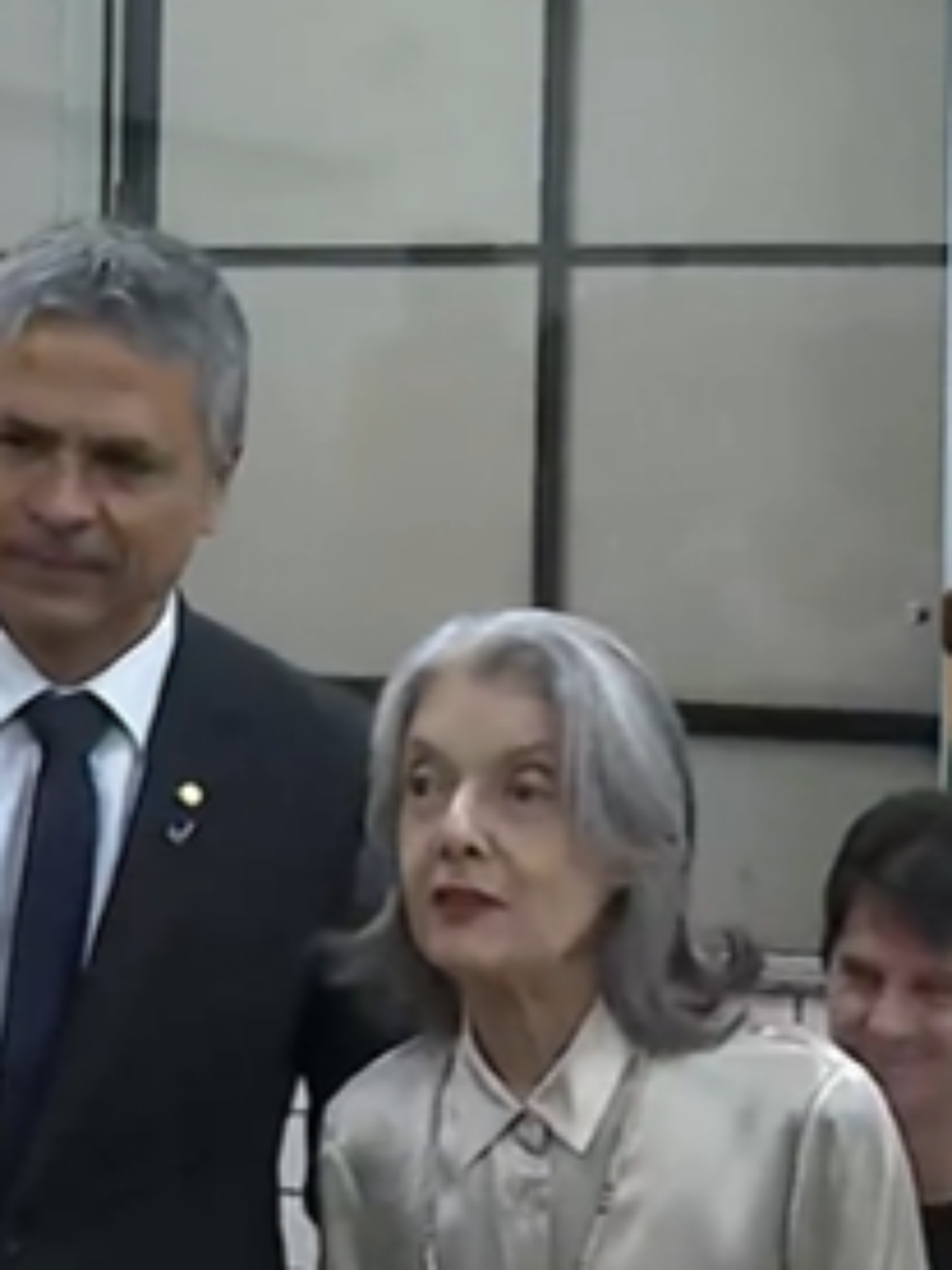 Moraes, Cármen Lúcia, Nunes Marques e outras autoridades vão às urnas nesta manhã