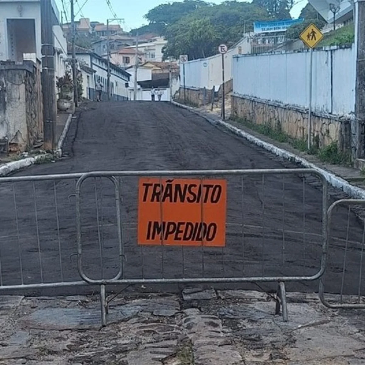 Prefeitura põe asfalto em rua histórica de Diamantina e MPF aciona Justiça