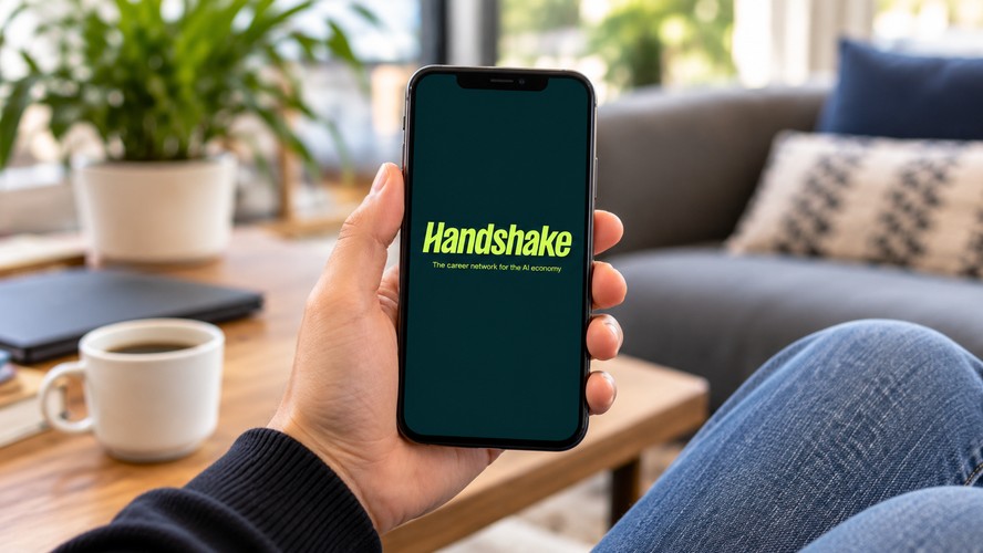 Handshake AI paga até US$ 25 por hora para treinar IA; saiba como funciona