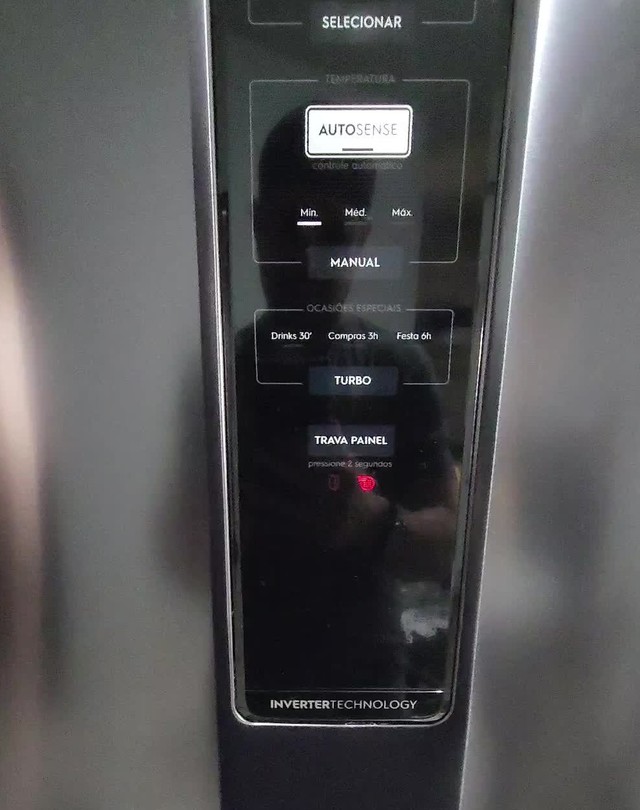 Como destravar o painel da geladeira Electrolux? Veja passo a passo