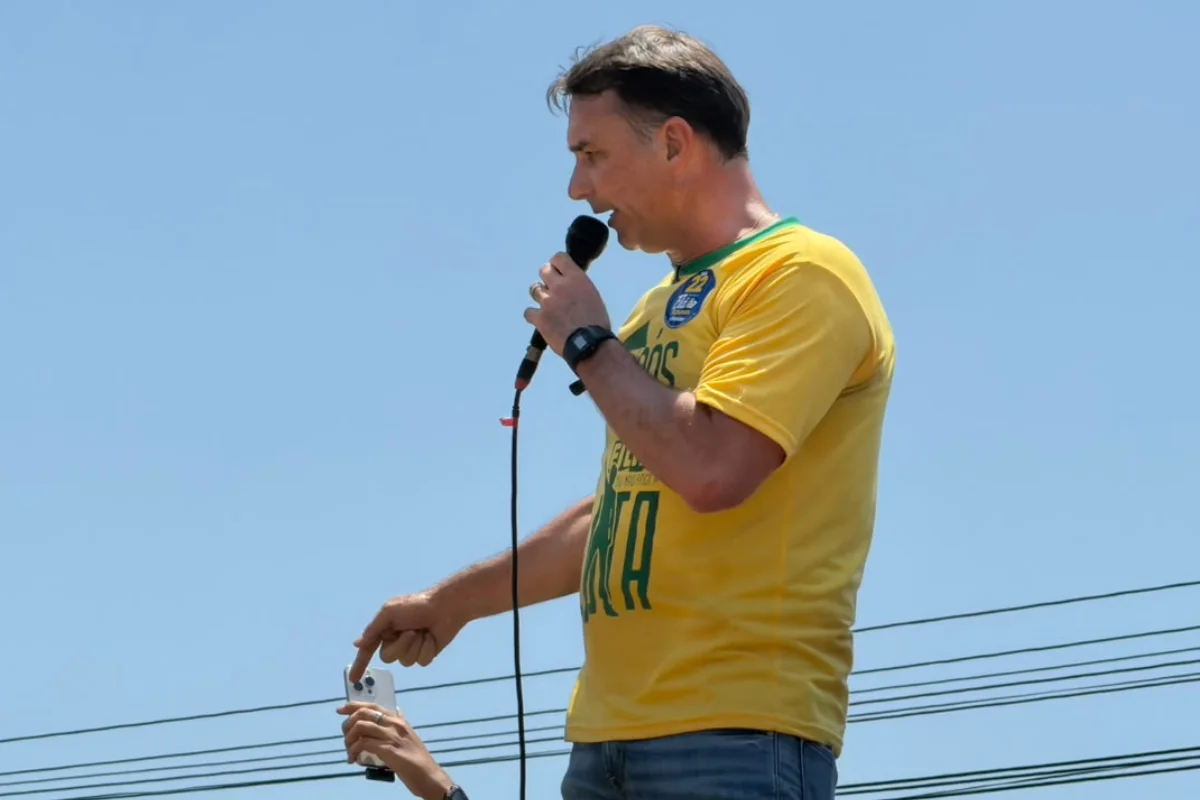 Sertanejos devem perguntar se Flávio Bolsonaro dará suas obras a big techs