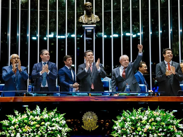 Emenda do fim da 6x1 é publicada no Diário Oficial. Prazos começam a valer