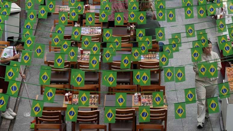 Nem Lula, nem Flávio Bolsonaro 'têm estômago' para reforma que Brasil precisa, diz Economist