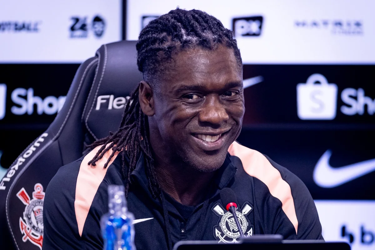 Seedorf não comanda Corinthians contra o Vitória por falta de documentação