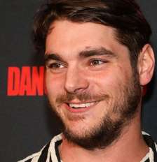 RJ Mitte ficou conhecido por interpretar o filho rebelde de Walter White na série Breaking Bad, vencedora do Emmy Foto: Getty Images / BBC News Brasil