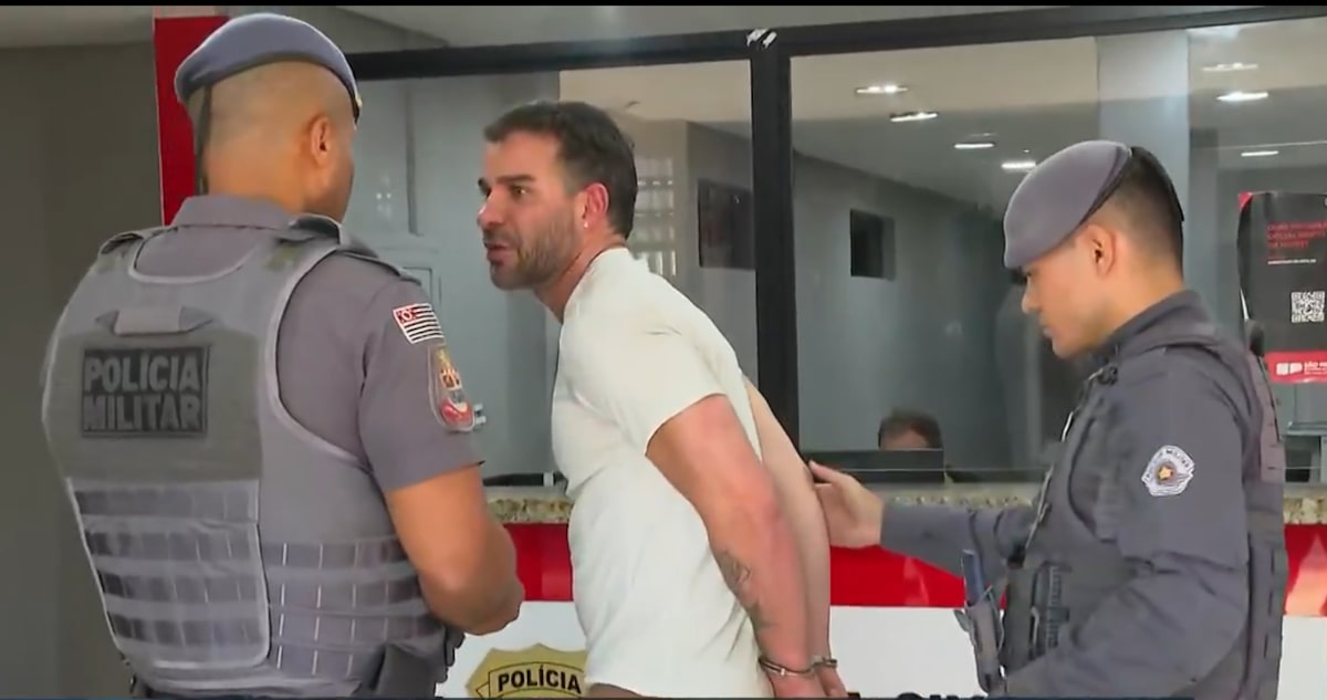Vídeo mostra momento que DJ foge da PM, atropela homem e pula na piscina para evitar prisão
