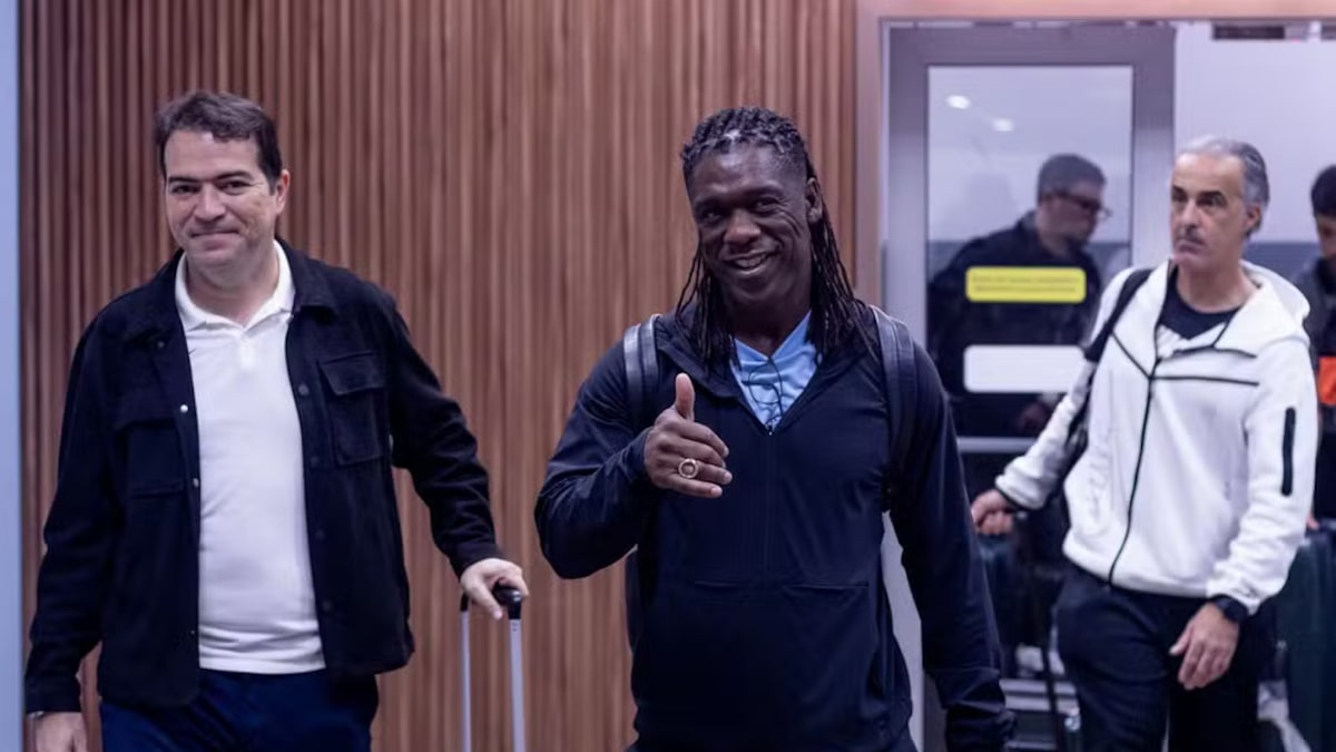 Seedorf desembarca em São Paulo para assumir como novo técnico do Corinthians