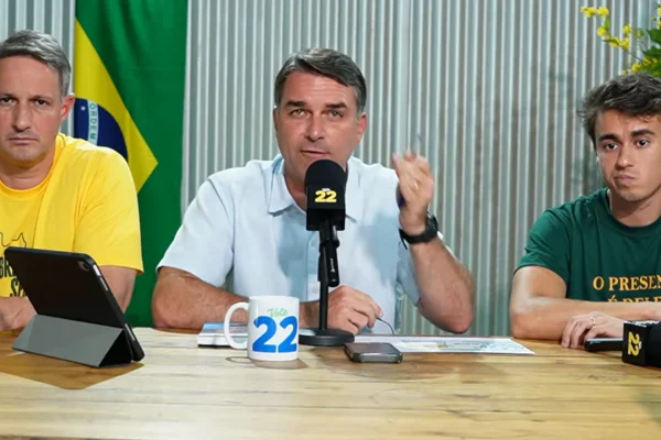 Flávio comenta Datafolha e diz que está "muito mais na frente" de Lula