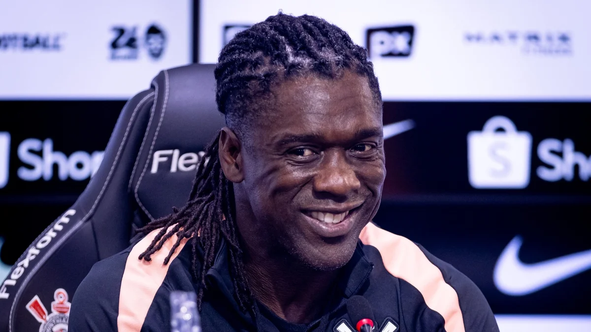 Seedorf não comanda Corinthians contra o Vitória por falta de documentação