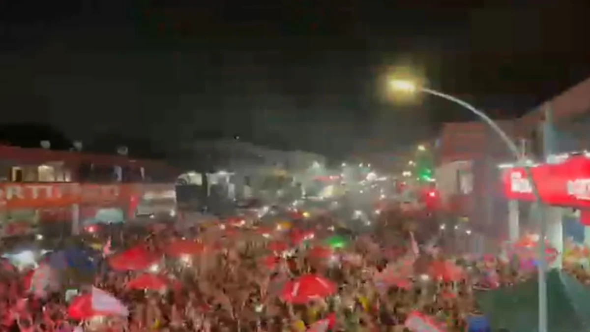 Clima de Copa: eleitores comemoram vitória de Lula em várias regiões do DF