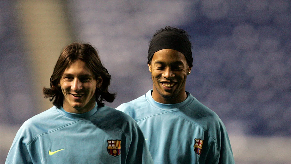 "Nos fez gostar de futebol", declara Ronaldinho em homenagem a Lionel Messi