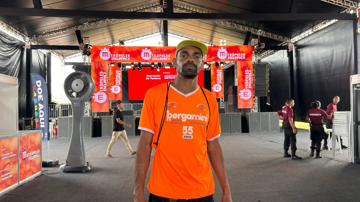 Metrópoles Endurance Corrida: animados, atletas buscam kits no dia da prova