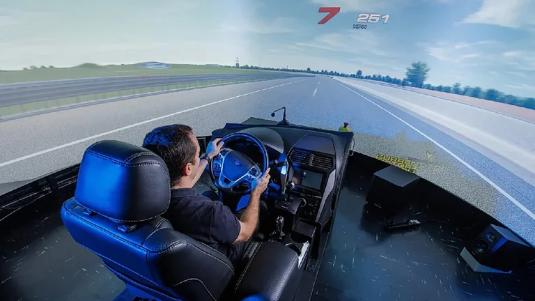Conheça o simulador da Ford que usa tecnologia para recriar qualquer estrada