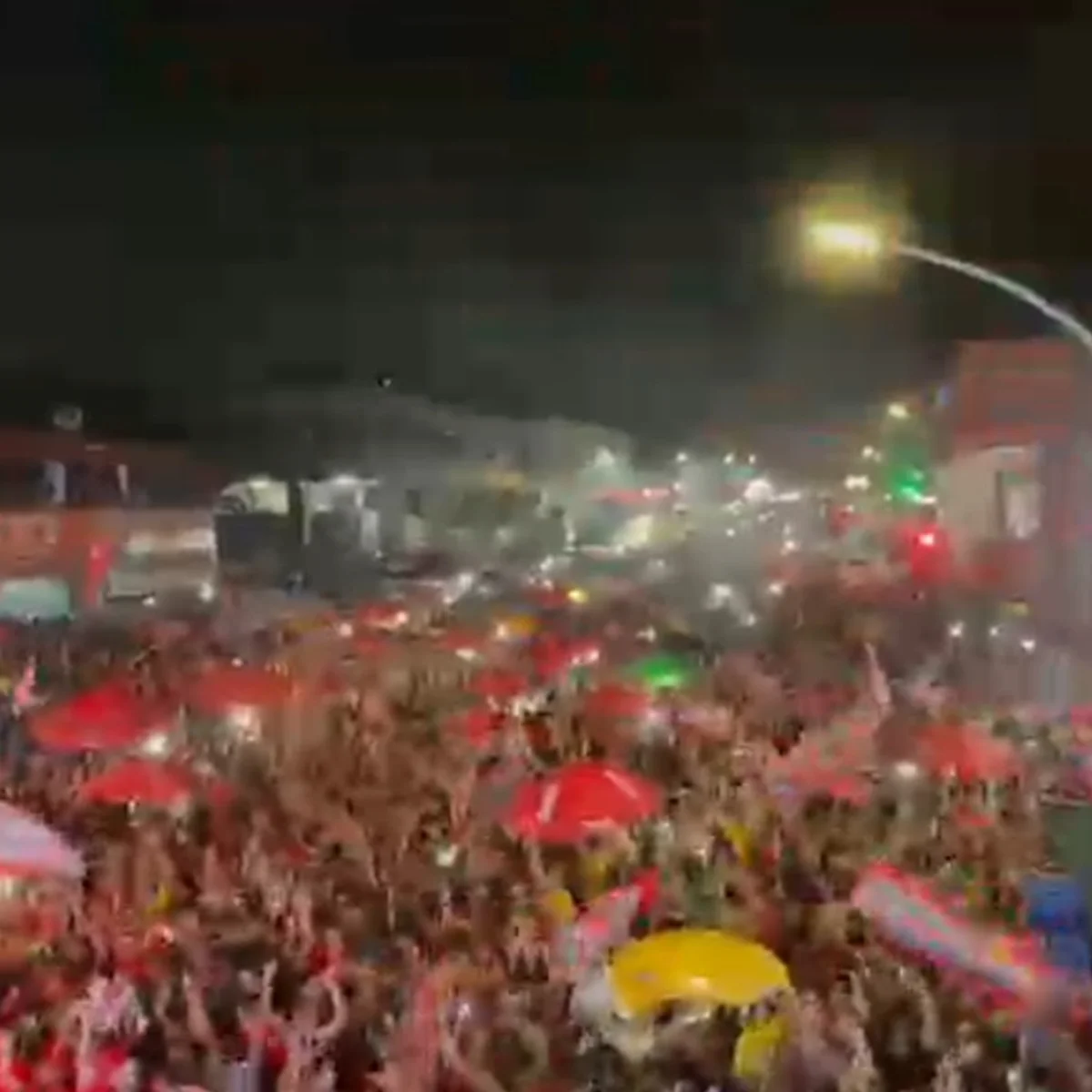 Clima de Copa: eleitores comemoram vitória de Lula em várias regiões do DF