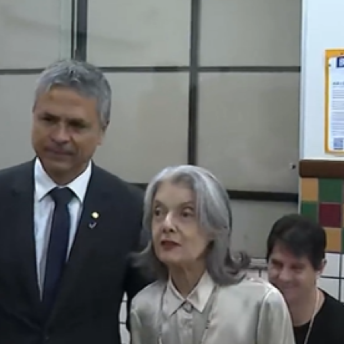 Moraes, Cármen Lúcia, Nunes Marques e outras autoridades vão às urnas nesta manhã
