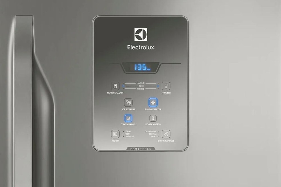 Como destravar o painel da geladeira Electrolux? Veja passo a passo