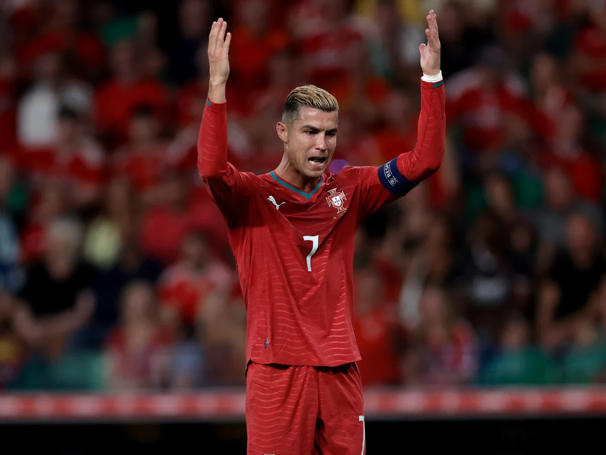 Cristiano Ronaldo pede desculpa aos torcedores e companheiros de Portugal