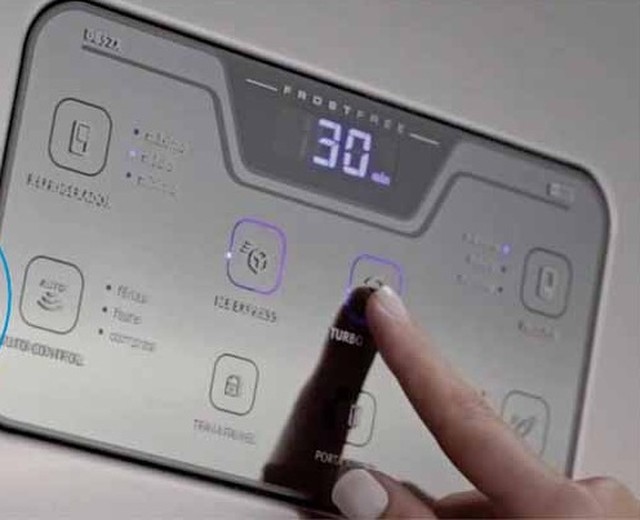 Como destravar o painel da geladeira Electrolux? Veja passo a passo