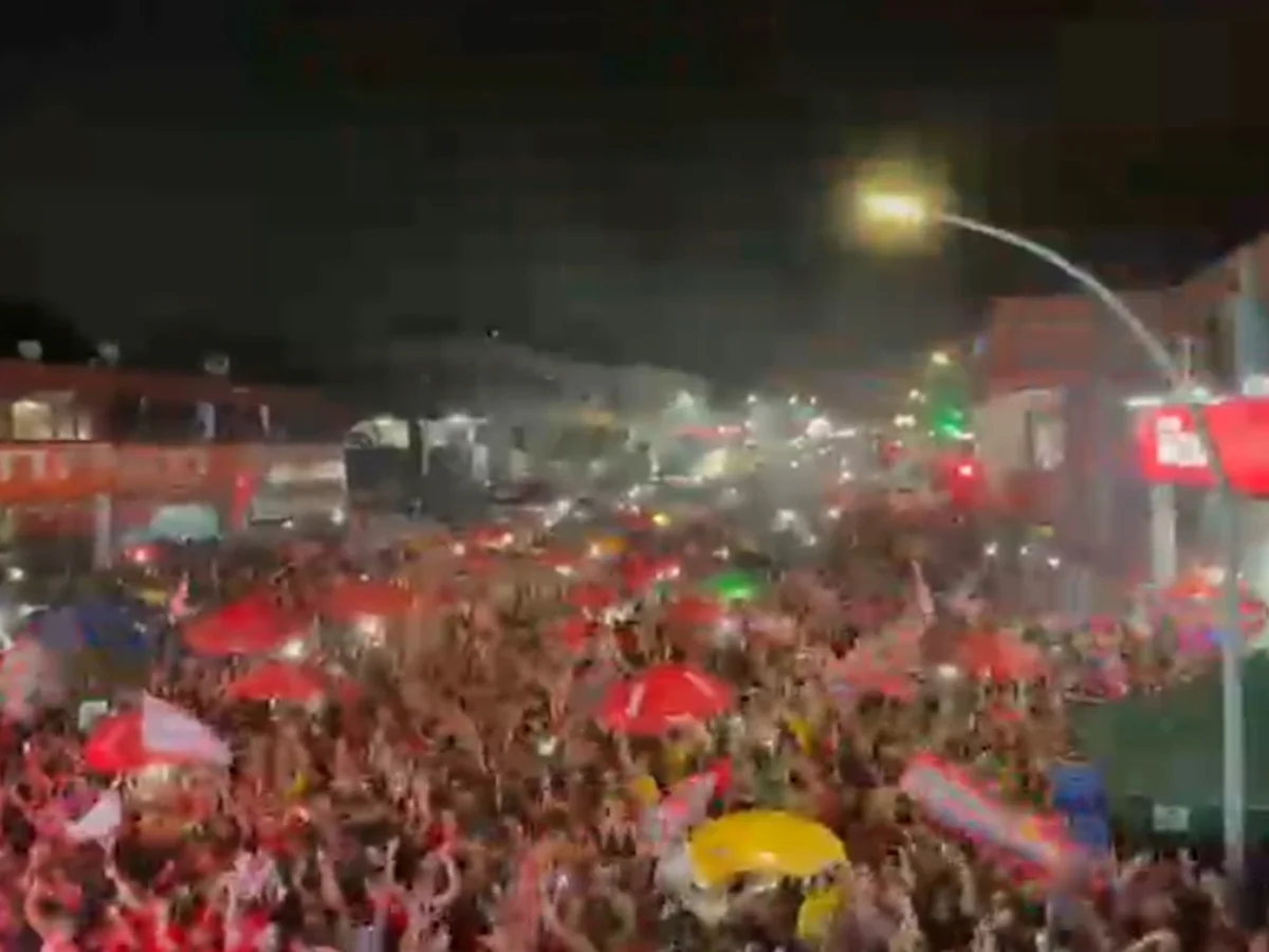 Clima de Copa: eleitores comemoram vitória de Lula em várias regiões do DF
