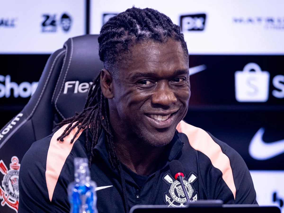 Seedorf não comanda Corinthians contra o Vitória por falta de documentação