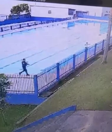 Vídeo mostra momento que DJ foge da PM, atropela homem e pula na piscina para evitar prisão