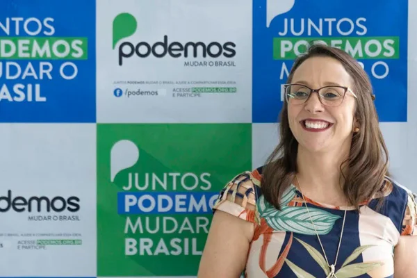 Podemos deve se reunir com Flávio Bolsonaro e confirmar apoio nesta quinta