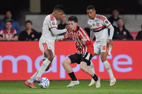 Jardim destaca jogo agressivo do Estudiantes diante do Flamengo na Liberta - destaque galeria