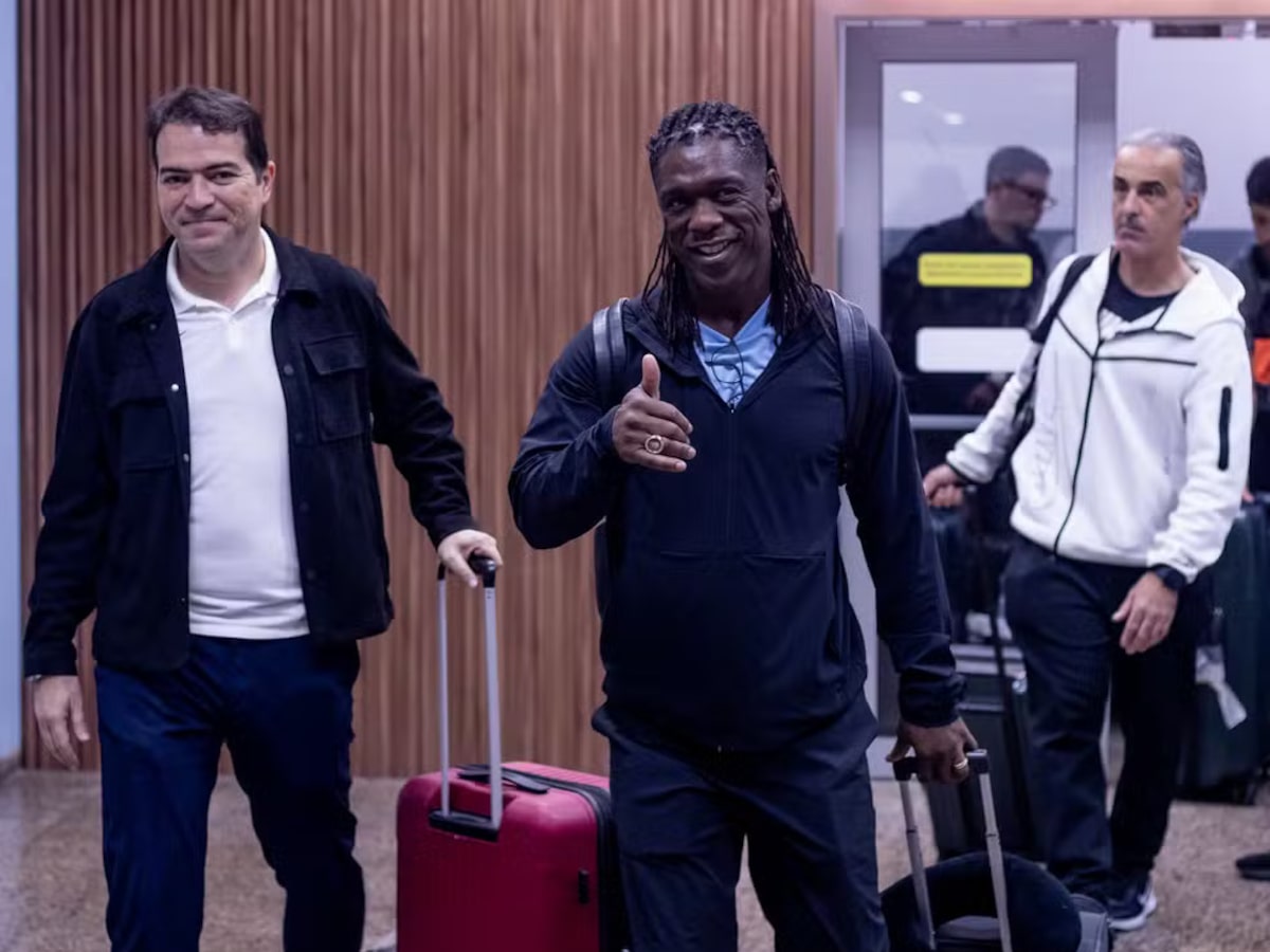 Seedorf desembarca em São Paulo para assumir como novo técnico do Corinthians