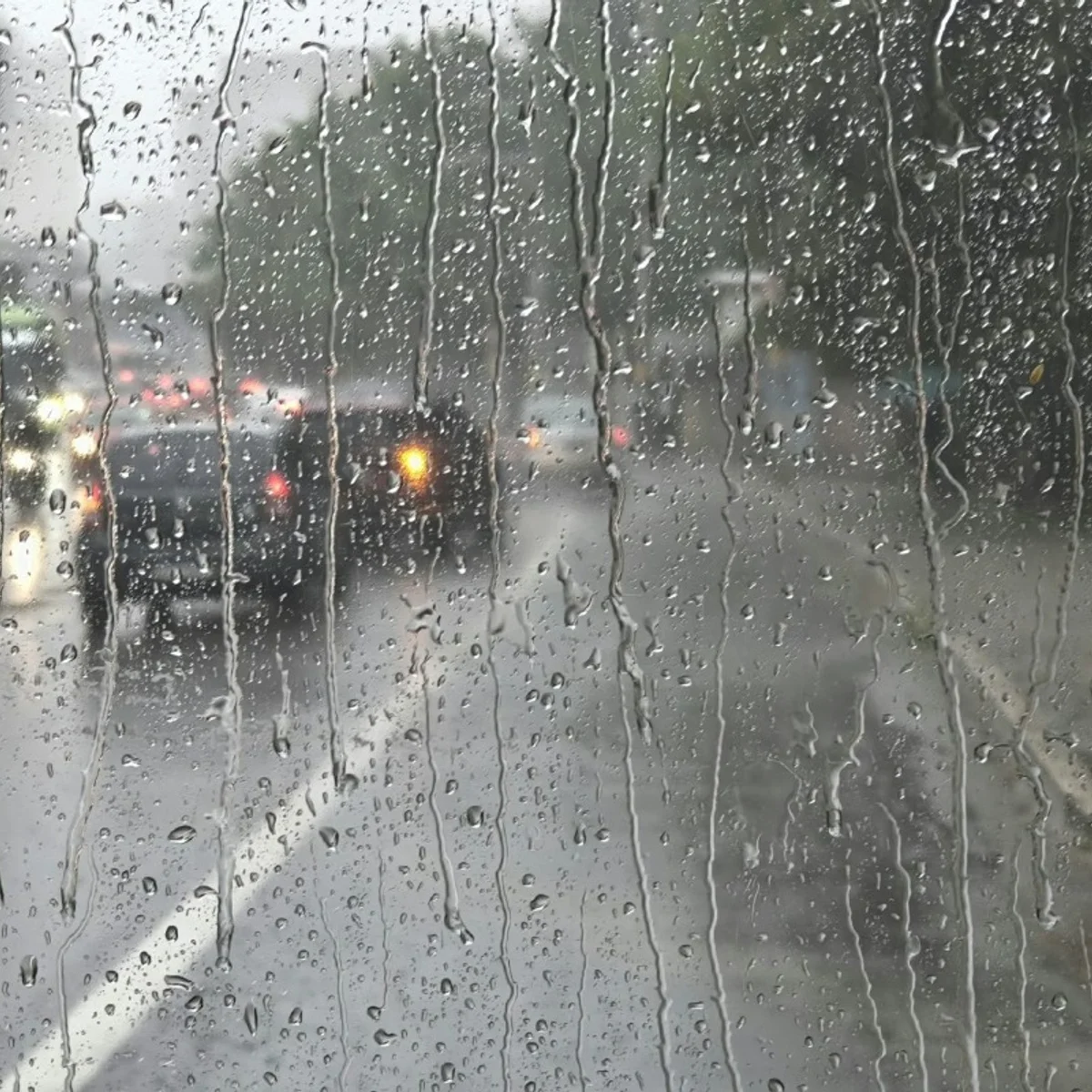 Clima: instabilidades avançam pelo centro-sul com risco de temporais