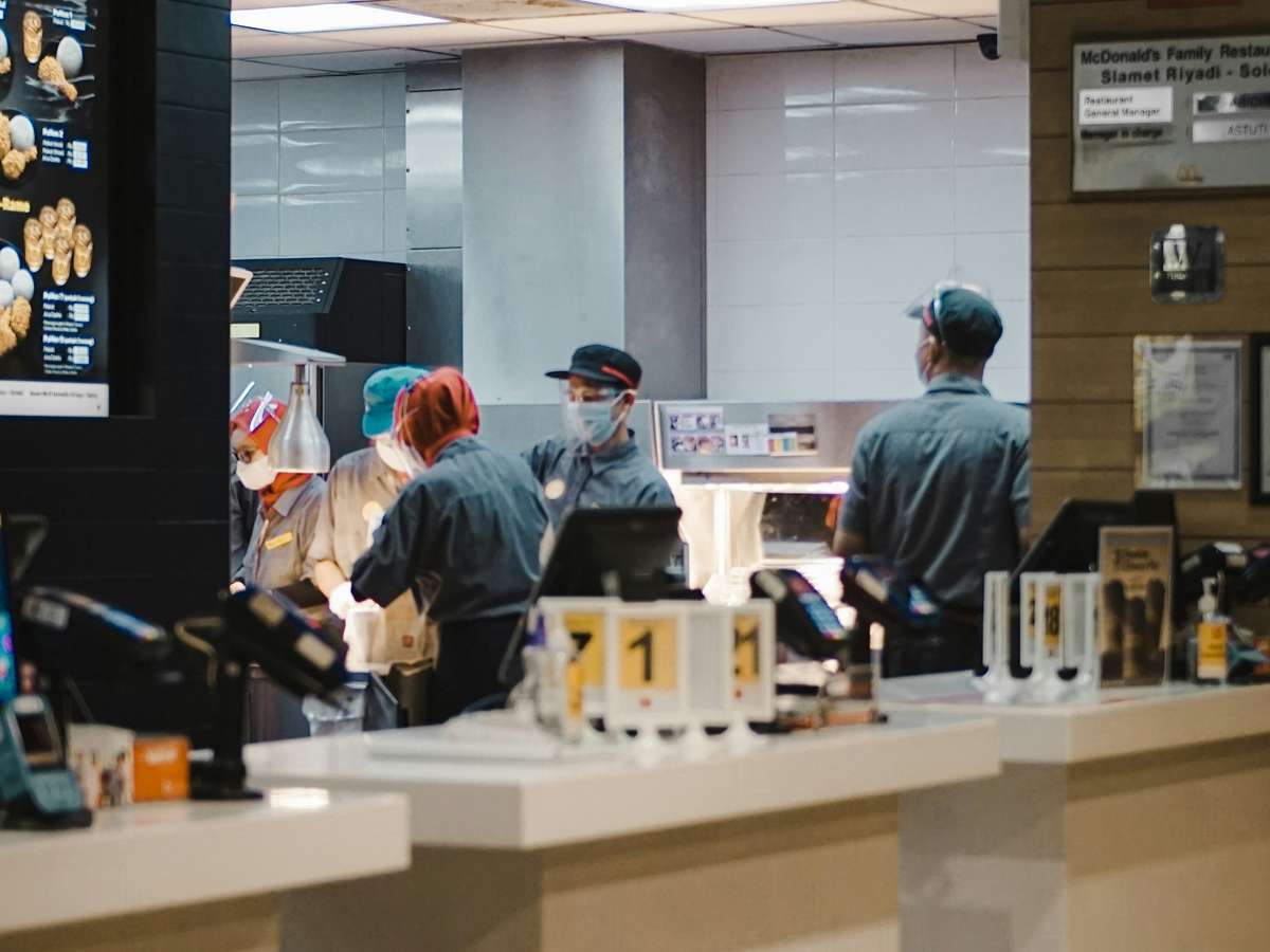'Eu não voltaria jamais': ex-funcionário do McDonald’s relembra regime de trabalho por hora