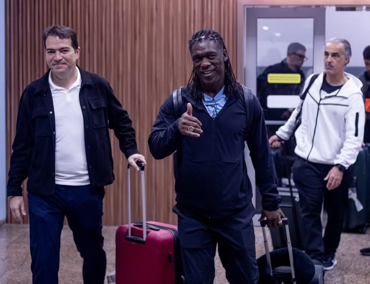 Seedorf desembarca em São Paulo para assumir como novo técnico do Corinthians