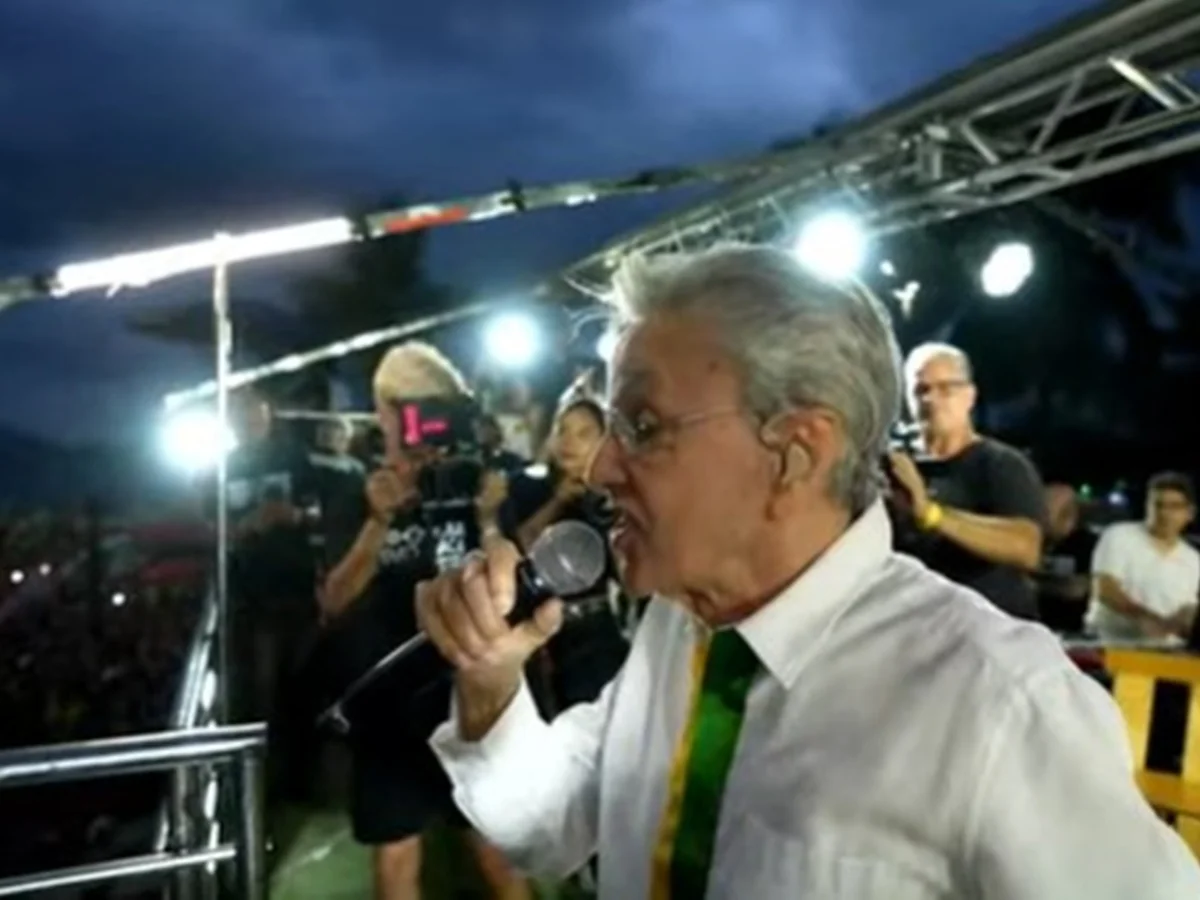 Artistas se reúnem em Copacabana para o "Ato Musical pela Democracia"