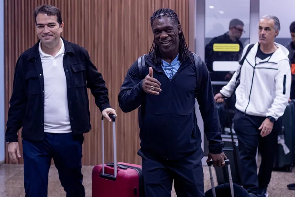 Seedorf não comanda Corinthians contra o Vitória por falta de documentação - destaque galeria