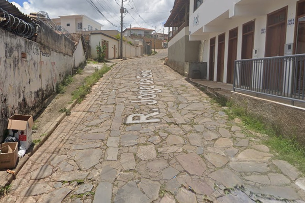 Prefeitura põe asfalto em rua histórica de Diamantina e MPF aciona Justiça