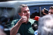Lula e Flávio Bolsonaro fazem últimos atos de campanha em MG, Rio e SP