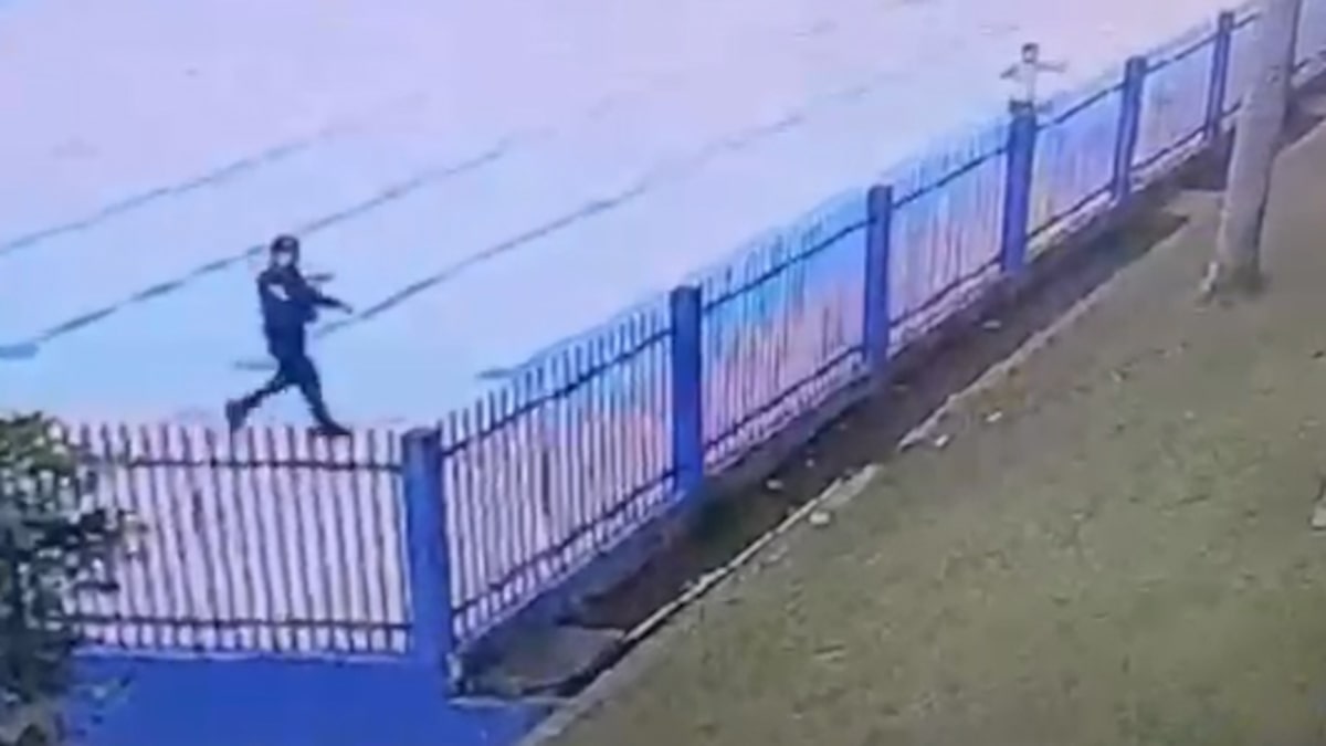 Vídeo mostra momento que DJ foge da PM, atropela homem e pula na piscina para evitar prisão