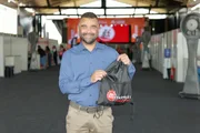 Imagem da matéria: Metrópoles Endurance Corrida: animados, atletas buscam kits no dia da prova