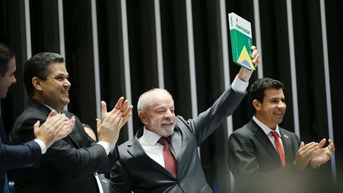 Emenda do fim da 6x1 é publicada no Diário Oficial. Prazos começam a valer