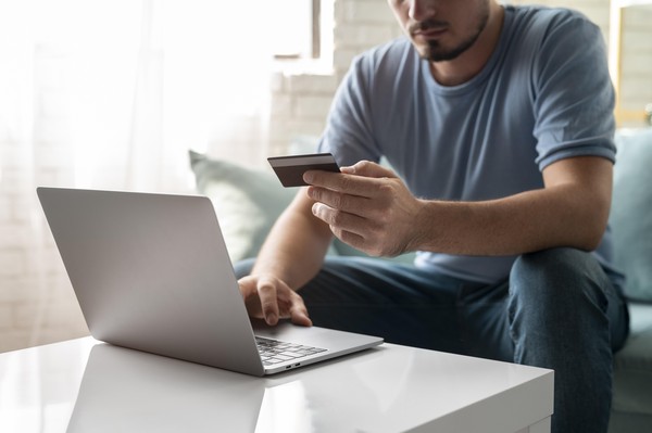 Handshake AI paga até US$ 25 por hora para treinar IA; saiba como funciona