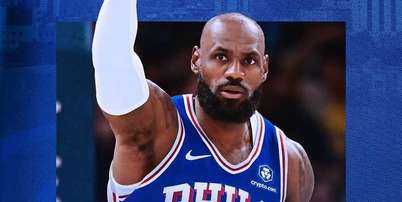 LeBron James joga no 76ers Foto: Reprodu&ccedil;&atilde;o @sixers / Estad&atilde;o