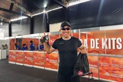 Imagem da matéria: Metrópoles Endurance Corrida: animados, atletas buscam kits no dia da prova