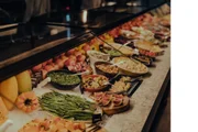 19 dos principais cortes da casa, mais de 40 opções de guarnições na mesa de salada