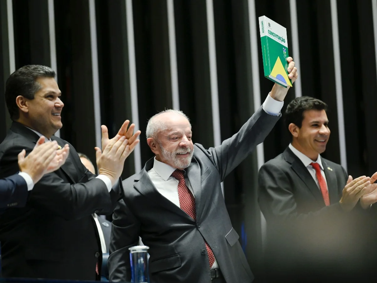 Emenda do fim da 6x1 é publicada no Diário Oficial. Prazos começam a valer