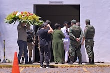 Policial civil aposentado morre após perder controle de carro e cair em córrego na Grande BH