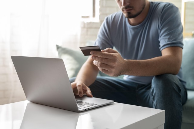 Handshake AI paga até US$ 25 por hora para treinar IA; saiba como funciona